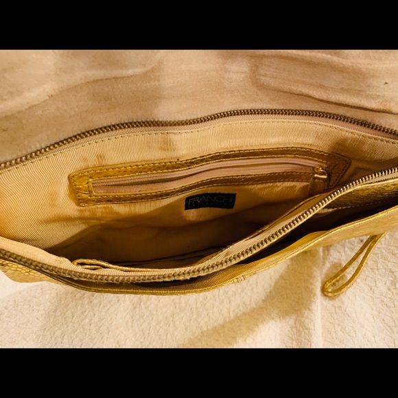 Gold clutch with wrist attachment - Picture 2 of 3